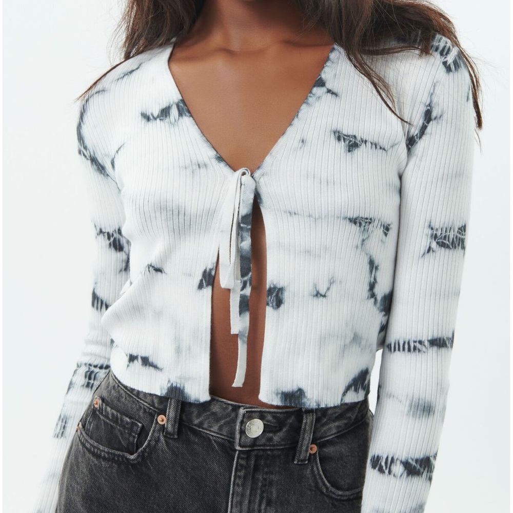 Front-tie cropped cardigan